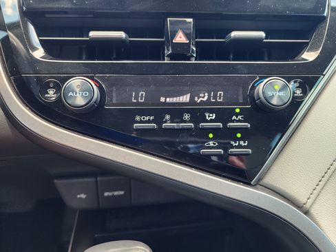 Used 2021 Toyota Camry SE FWD image 23