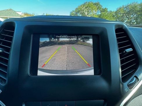 Used 2020 Jeep Cherokee Latitude image 28