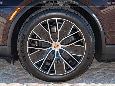 Used 2025 Porsche Macan 4 Electric image 42