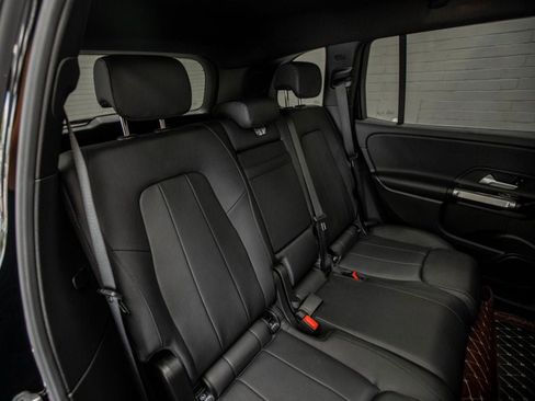 Used 2020 Mercedes-Benz GLB 250 4MATIC image 27