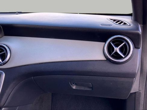 Used 2017 Mercedes-Benz GLA 250 image 18