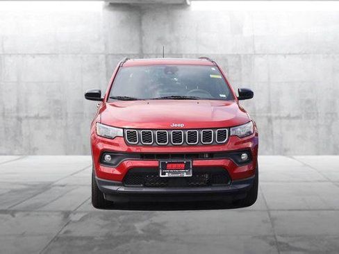 Used 2025 Jeep Compass Latitude w/ Sun & Sound Group AWD/4WD image 4