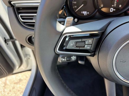 Certified 2025 Porsche Macan image 27