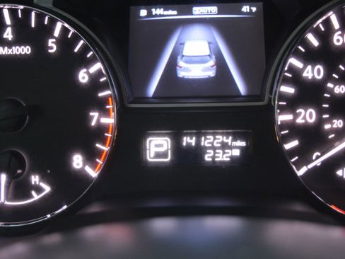 Used 2014 Nissan Pathfinder Platinum image 23