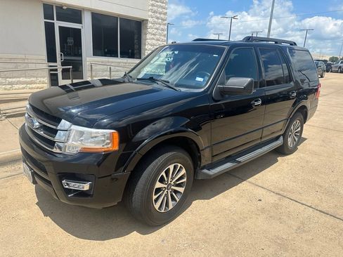 Used 2017 Ford Expedition XLT RWD image 3
