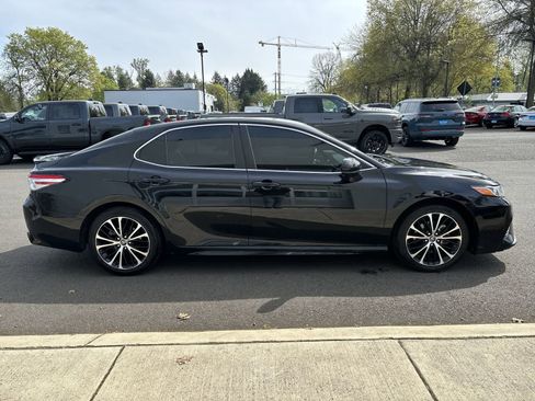 Used 2020 Toyota Camry SE image 5