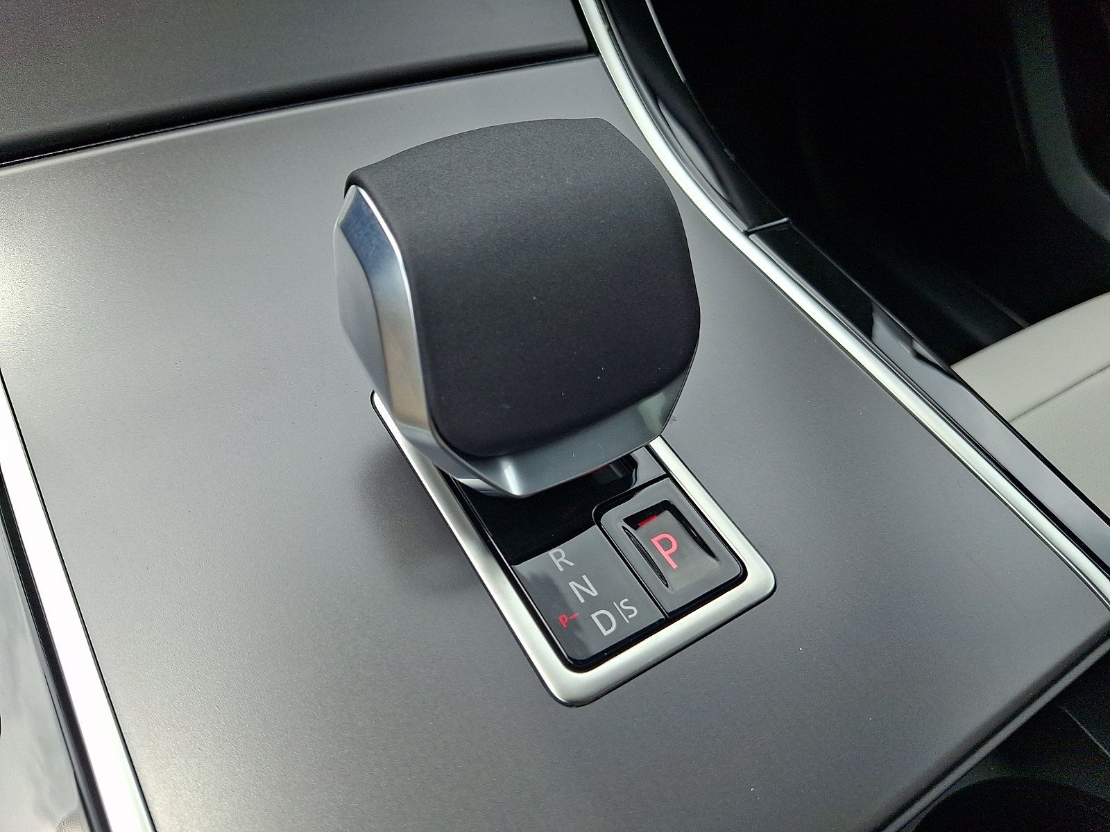New 2026 Land Rover Range Rover Velar S AWD/4WD image 15