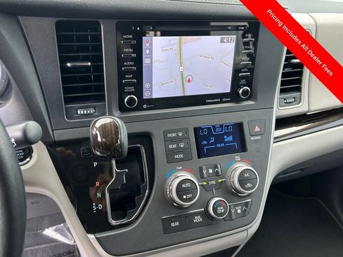 Used 2020 Toyota Sienna XLE Premium AWD/4WD image 14