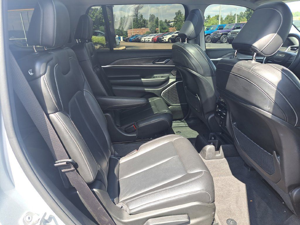 Used 2022 Jeep Grand Cherokee L Limited AWD/4WD image 35