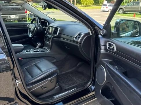 Used 2017 Jeep Grand Cherokee Summit AWD/4WD image 17