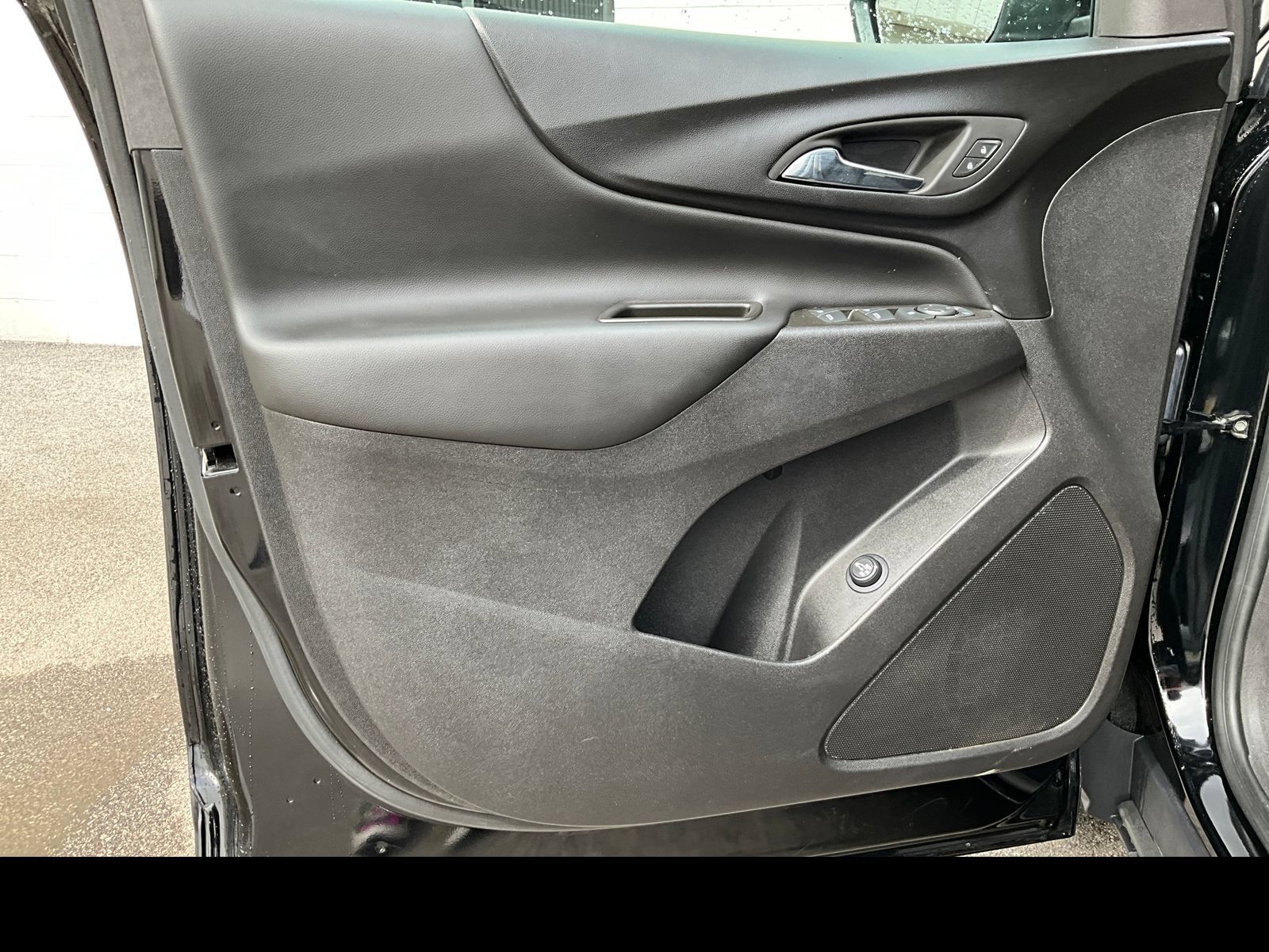 Used 2024 Chevrolet Equinox LT AWD/4WD image 23