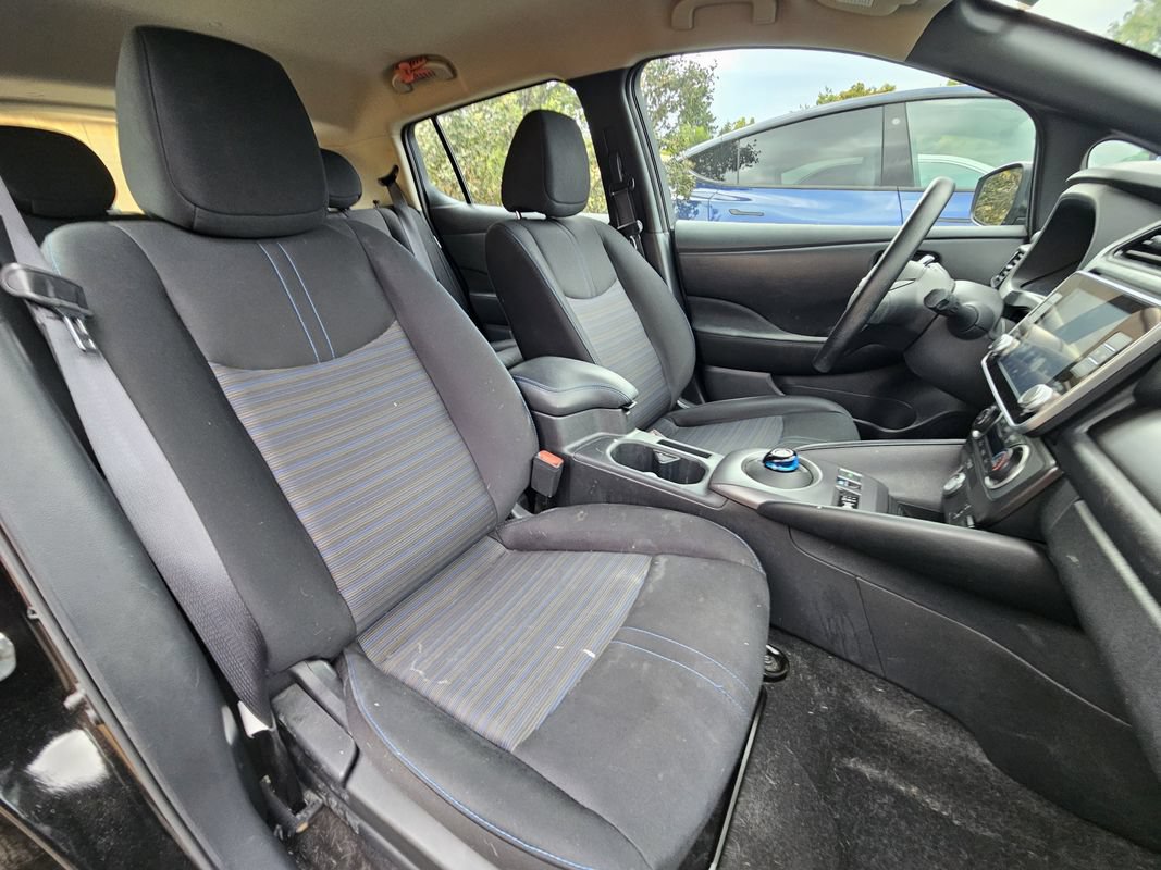 Used 2025 Nissan Leaf S FWD image 4