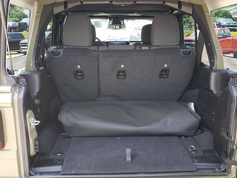 Used 2026 Jeep Wrangler Unlimited Sahara AWD/4WD image 9