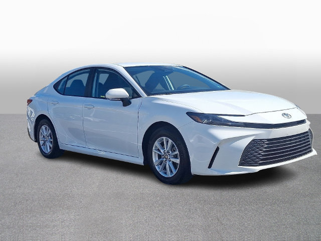 Used 2025 Toyota Camry LE FWD image 3