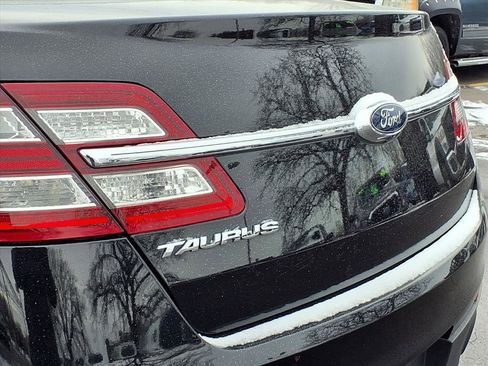 Used 2017 Ford Taurus SE image 20