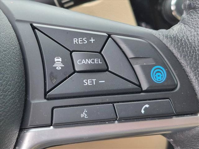 Used 2019 Nissan Rogue SV w/ Premium Package FWD image 16