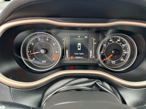 Used 2015 Jeep Cherokee Latitude w/ Cold Weather Group AWD/4WD image 23