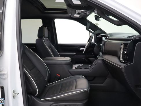 Used 2024 GMC Sierra 2500 AT4X image 32