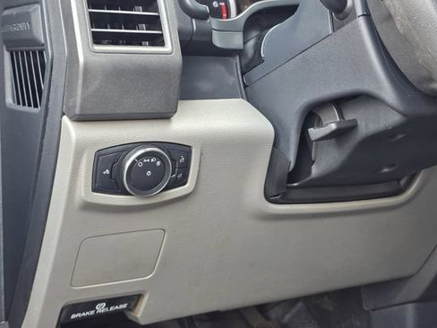 Used 2022 Ford F250 XL w/ Power Equipment Group AWD/4WD image 18