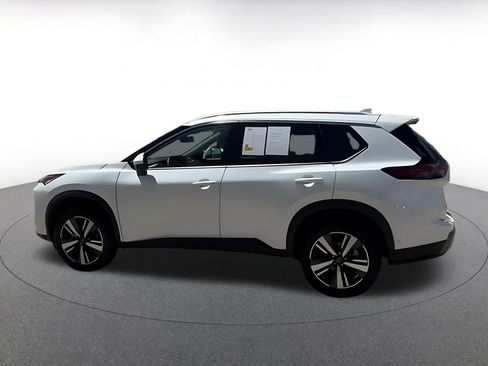Used 2026 Nissan Rogue SL FWD image 9