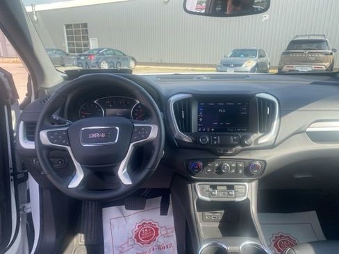 Used 2024 GMC Terrain SLT image 14