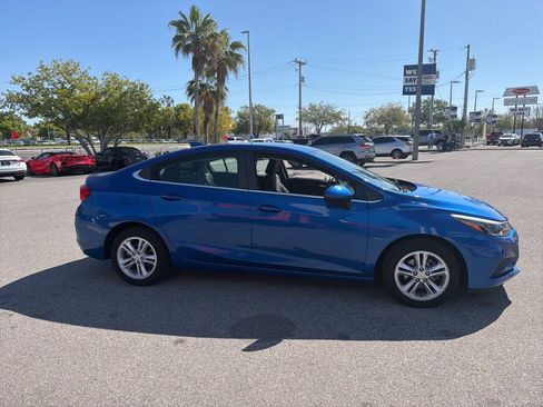 Used 2018 Chevrolet Cruze LT w/ Convenience Package image 7