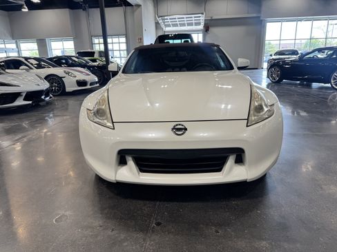 Used 2010 Nissan 370Z Touring image 22