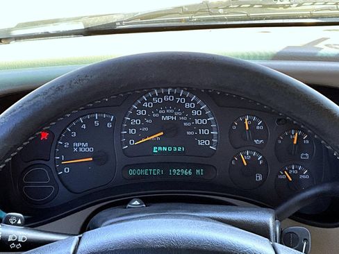 Used 2005 Chevrolet Avalanche Z71 w/ Sun And Sound Package AWD/4WD image 11