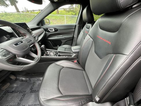 Used 2025 Jeep Compass Trailhawk AWD/4WD image 27