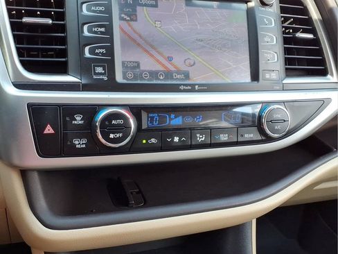 Used 2015 Toyota Highlander Limited Platinum AWD/4WD image 6