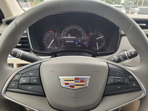 Used 2017 Cadillac XT5 Luxury w/ Driver Awareness Package FWD image 21