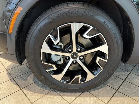 Used 2024 Kia Sportage EX FWD image 9