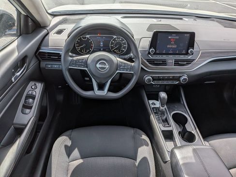 Used 2024 Nissan Altima 2.5 SV FWD image 30