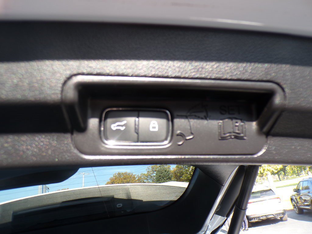 Used 2021 Ford Explorer XLT w/ Equipment Group 202A AWD/4WD image 22