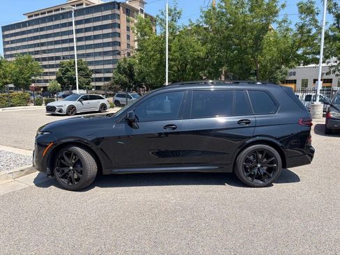Used 2023 BMW X7 xDrive40i w/ M Sport Package AWD/4WD image 2