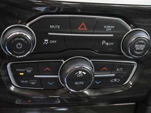 Used 2022 Chrysler 300 Touring L image 27