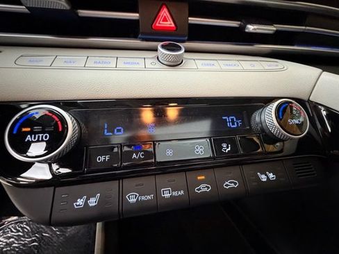 Used 2023 Hyundai Elantra Limited w/ Preferred Accessory Package FWD image 29