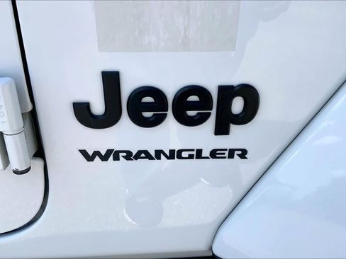 Used 2023 Jeep Wrangler Unlimited Sport AWD/4WD image 31