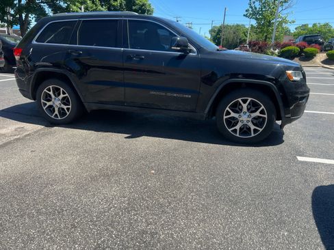 Used 2019 Jeep Grand Cherokee Limited AWD/4WD image 12
