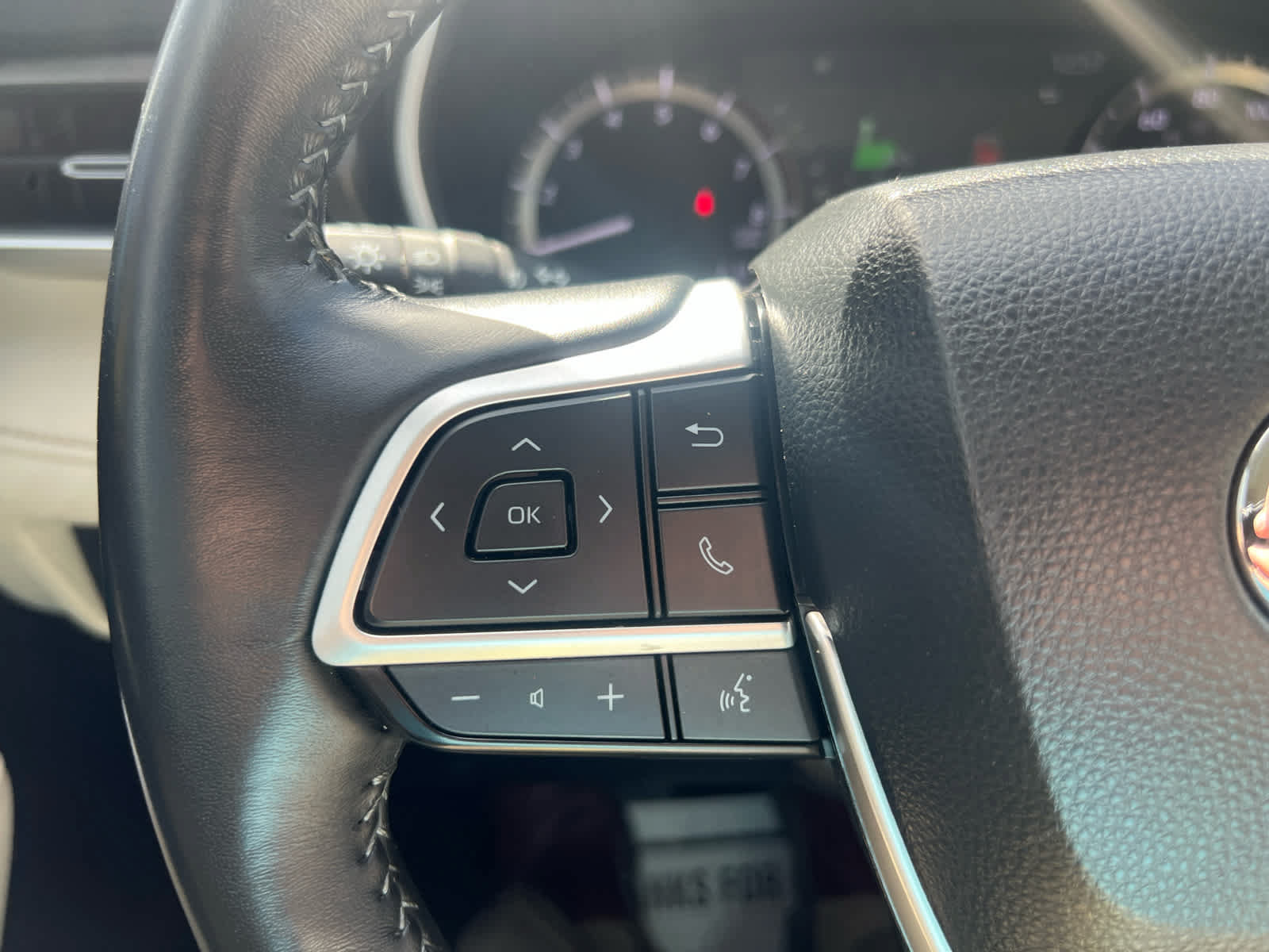 Used 2023 Toyota Highlander XLE AWD/4WD image 17