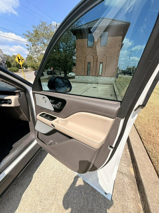 Used 2020 Lincoln Aviator Reserve w/ Equipment Group 202A AWD/4WD image 19