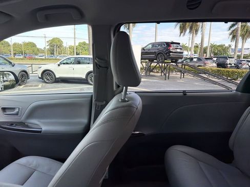 Used 2019 Toyota Sienna XLE w/ XLE Navigation Package image 12