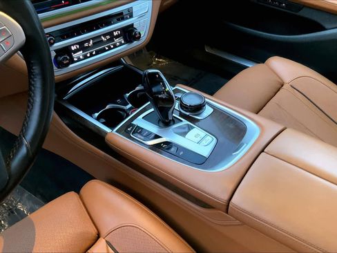Used 2020 BMW 750i xDrive w/ Autobahn Package image 17