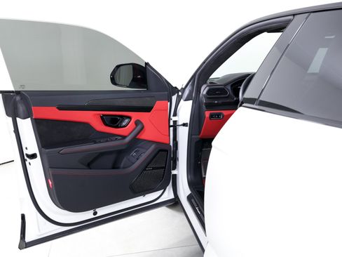 Used 2023 Lamborghini Urus S image 10