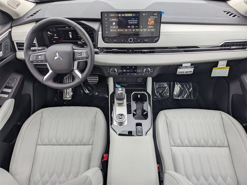 New 2025 Mitsubishi Outlander SEL image 16