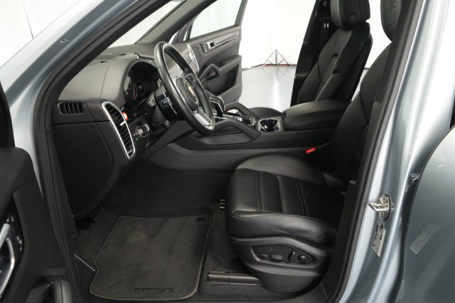 Used 2023 Porsche Cayenne AWD/4WD image 21