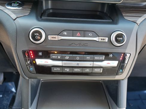 Used 2020 Ford Explorer Limited AWD/4WD image 28