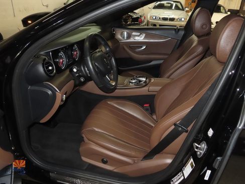 Used 2018 Mercedes-Benz E 300 4MATIC w/ Premium 2 Package (Q02) image 10