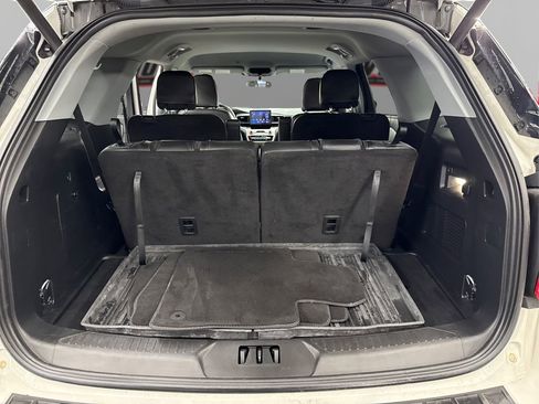Used 2024 Ford Explorer XLT w/ Equipment Group 202A image 11