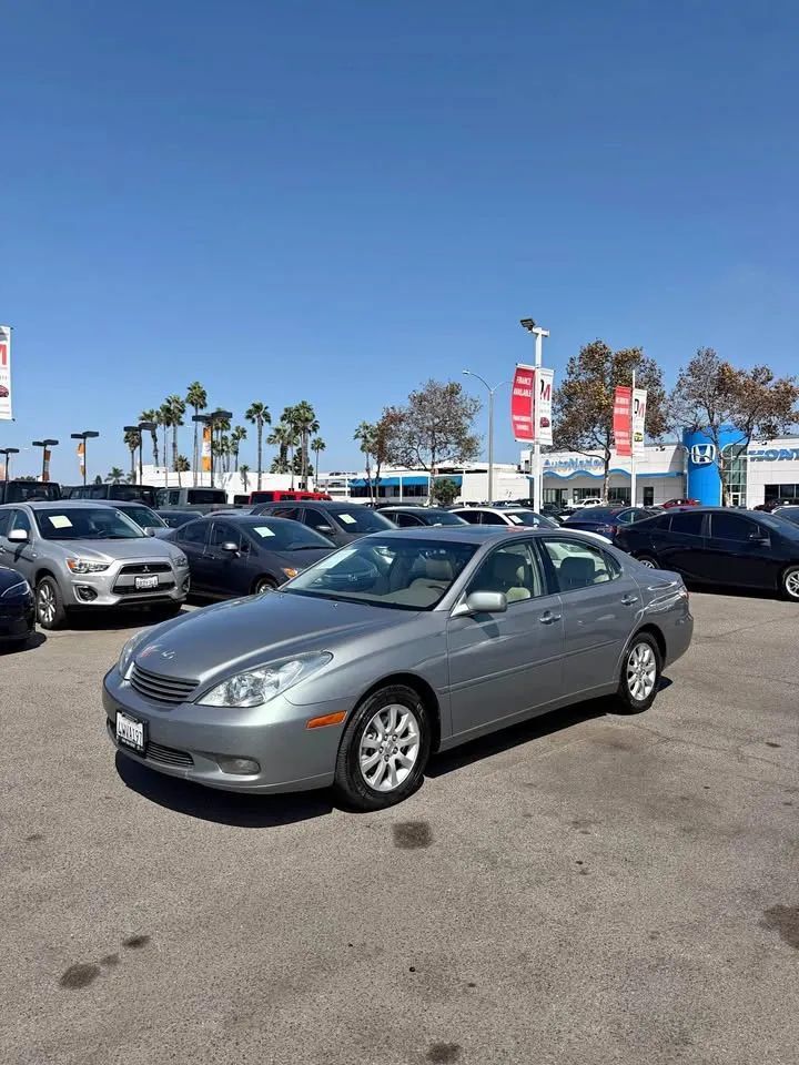Used 2002 Lexus ES 330 w/ Premium Pkg FWD image 3